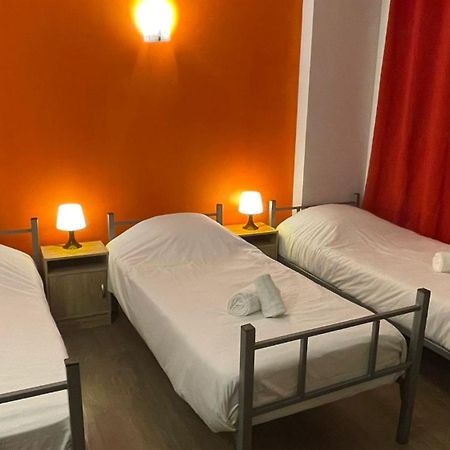 Hotel- Restaurant Le Saint Quentin ภายนอก รูปภาพ