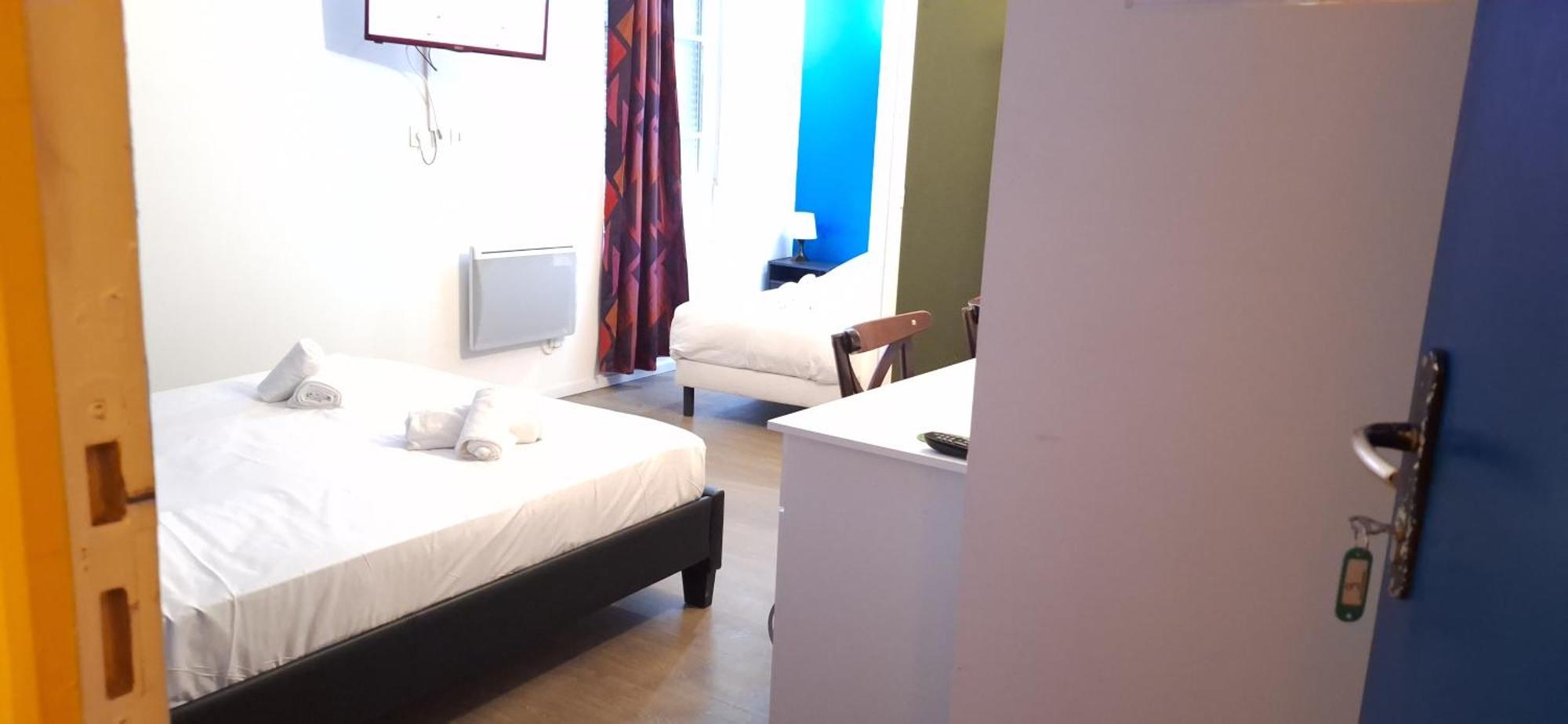 Hotel- Restaurant Le Saint Quentin ภายนอก รูปภาพ
