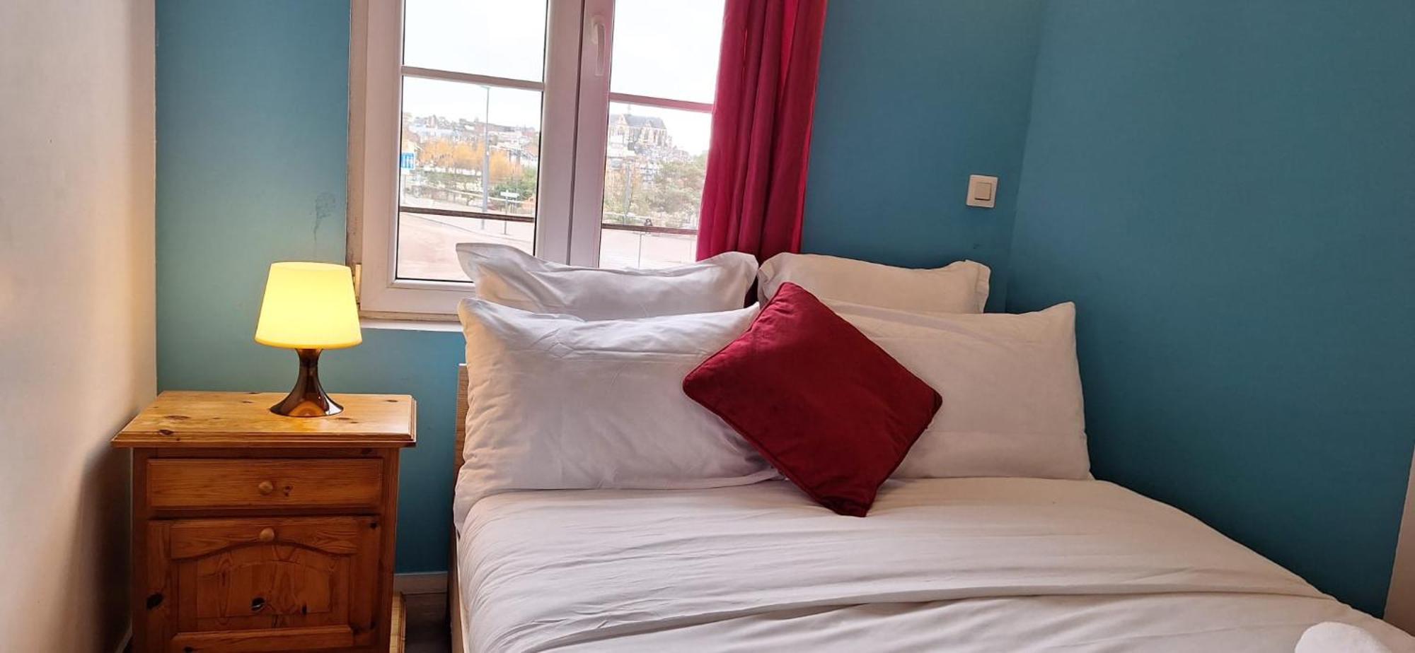 Hotel- Restaurant Le Saint Quentin ภายนอก รูปภาพ