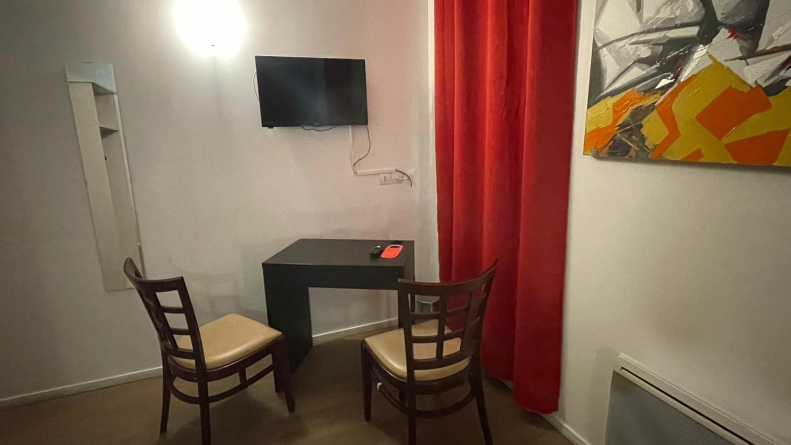Hotel- Restaurant Le Saint Quentin ภายนอก รูปภาพ
