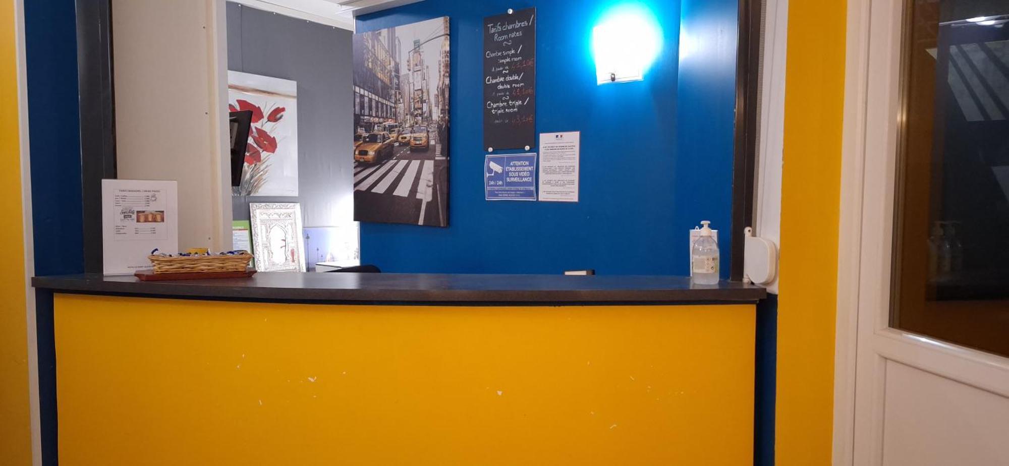 Hotel- Restaurant Le Saint Quentin ภายนอก รูปภาพ