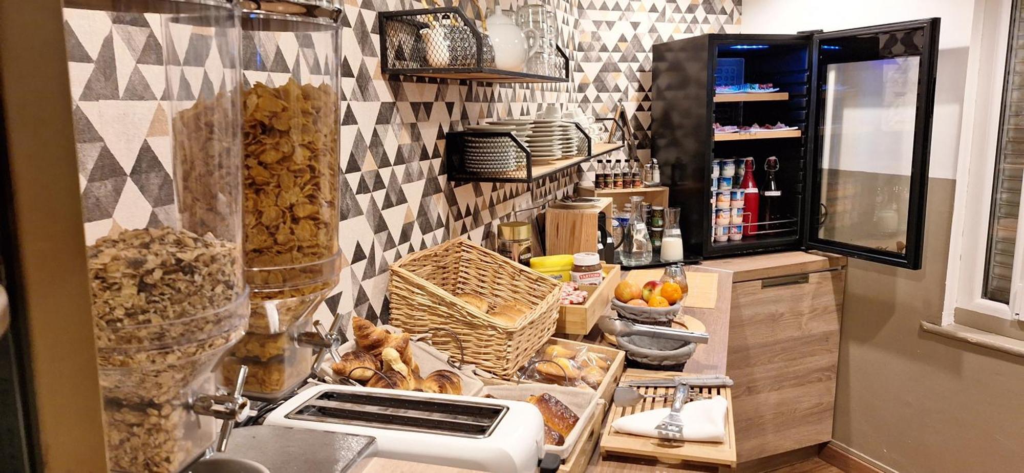 Hotel- Restaurant Le Saint Quentin ภายนอก รูปภาพ