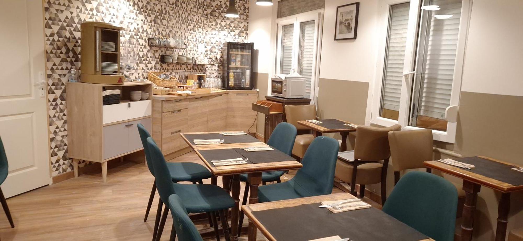 Hotel- Restaurant Le Saint Quentin ภายนอก รูปภาพ