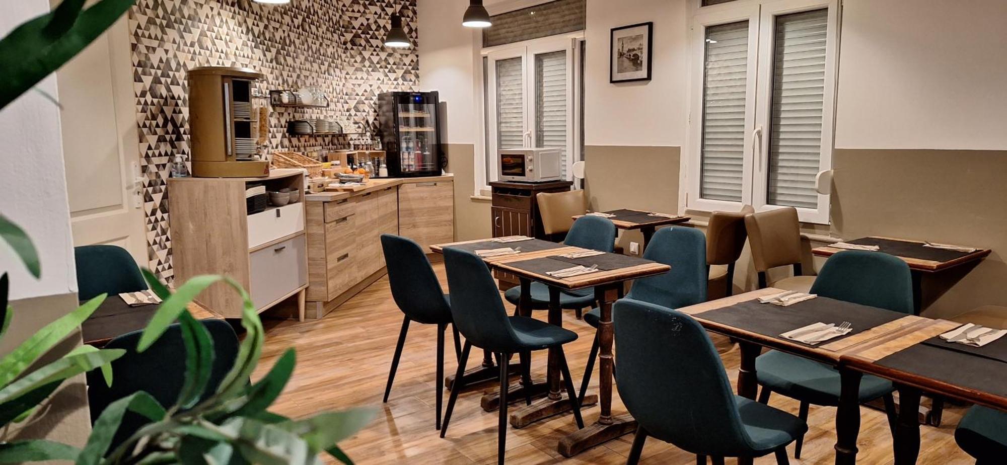 Hotel- Restaurant Le Saint Quentin ภายนอก รูปภาพ